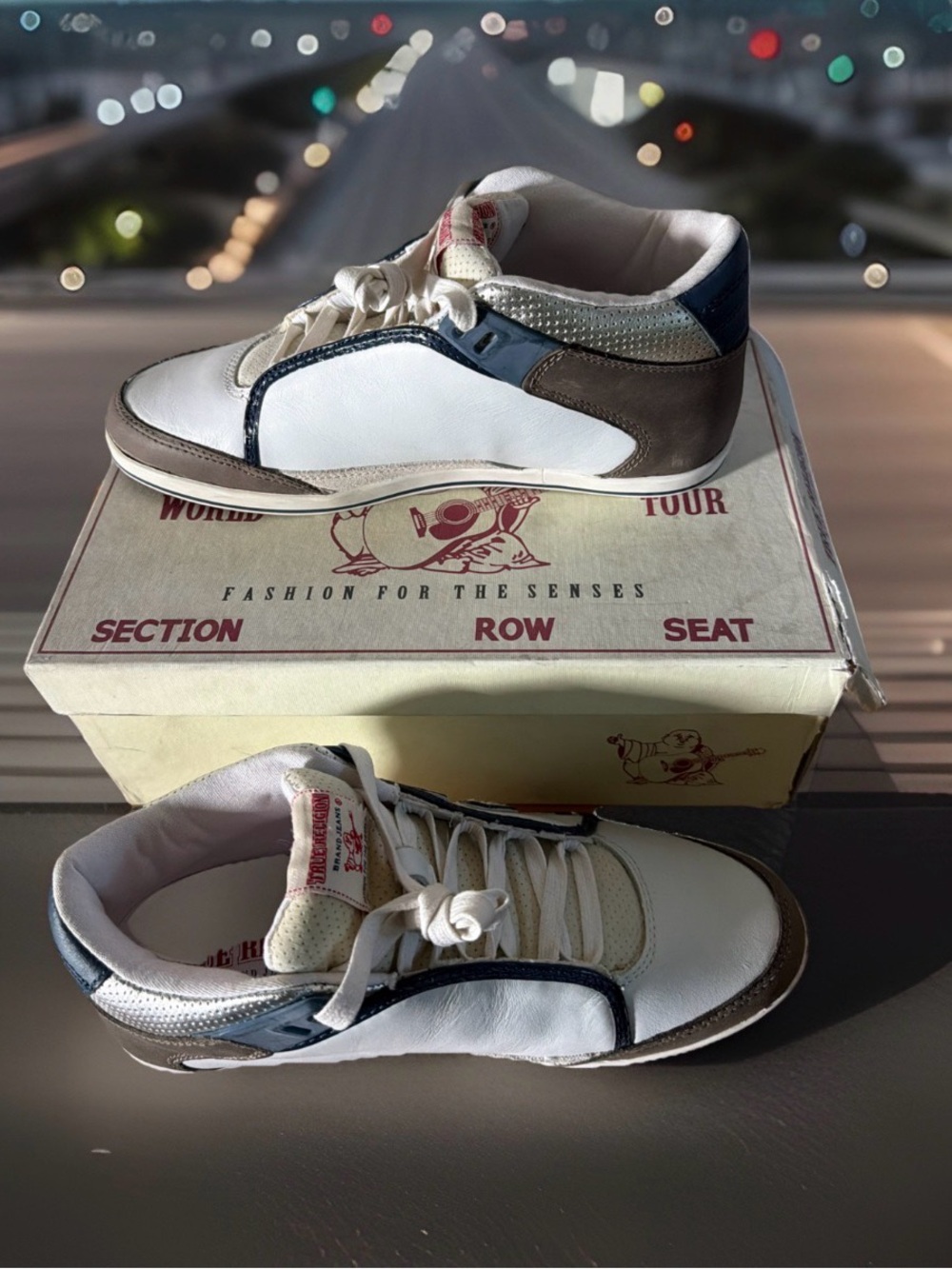 True Religion Vintage Mack Mid Men’s Size 8 Sneakers. White/Metalic/Grey. NIB.